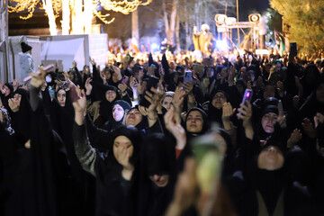 برپایی نماز استغاثه گروهی در تجمع شبانه مردم  -کرمانشاه