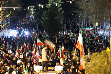 برپایی نماز استغاثه گروهی در تجمع شبانه مردم  -کرمانشاه
