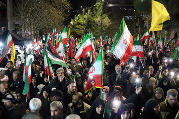 برپایی نماز استغاثه گروهی در تجمع شبانه مردم  -کرمانشاه