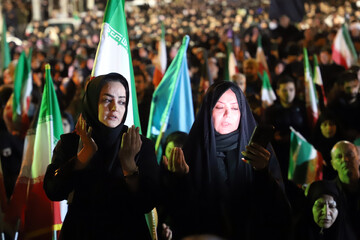 برپایی نماز استغاثه گروهی در تجمع شبانه مردم  -کرمانشاه