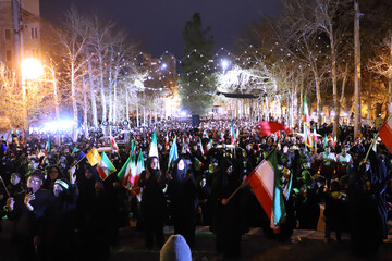 برپایی نماز استغاثه گروهی در تجمع شبانه مردم  -کرمانشاه