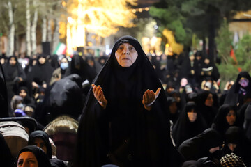 برپایی نماز استغاثه گروهی در تجمع شبانه مردم  -کرمانشاه