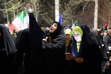 برپایی نماز استغاثه گروهی در تجمع شبانه مردم  -کرمانشاه