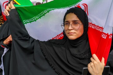 تشییع و خاکسپاری پیکر شهید دریابان تنگسیری در آبادان