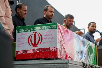 تشییع و خاکسپاری پیکر شهید دریابان تنگسیری در آبادان