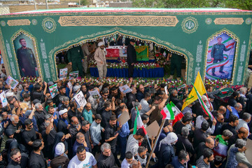 تشییع و خاکسپاری پیکر شهید دریابان تنگسیری در آبادان