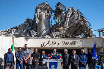 نشست خبری علی تاجرنیا سرپرست باشگاه استقلال در ورزشگاه ۱۲ هزار نفری مجموعه ورزشی آزادی