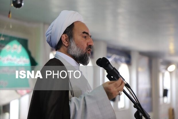 امام جمعه زاهدان: پاسخ به دشمن باید بازدارنده باشد