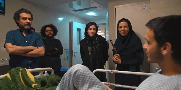 عیادت فردوسی‌پور و برخی هنرمندان از مجروحان جنگ