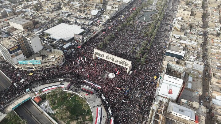 راهپیمایی میلیونی عراقی‌ها در میدان التحریر در حمایت از ایران