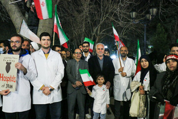 اجتماع کادر درمان در محکومیت حملات رژیم آمریکایی صهیونی به مراکز درمانی - همدان