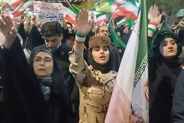 سی و ششمین عملیات خیابانی مردم سمنان/ از دختری با لباس رزم تا رژه خودرویی دهه نودی ها