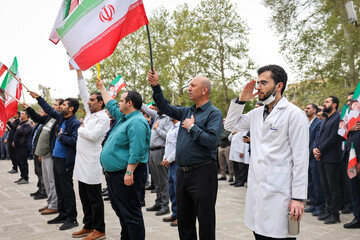 تجمع کادر سلامت در محکومیت حملات غیر انسانی آمریکایی _ صهیونی در مشهد