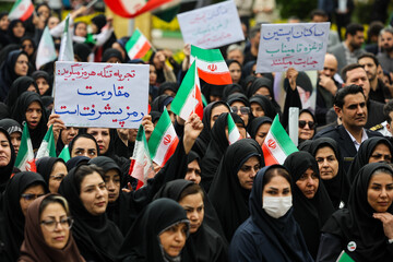 تجمع کادر سلامت در محکومیت حملات غیر انسانی آمریکایی _ صهیونی در مشهد