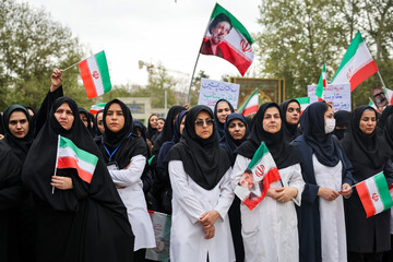 تجمع کادر سلامت در محکومیت حملات غیر انسانی آمریکایی _ صهیونی در مشهد