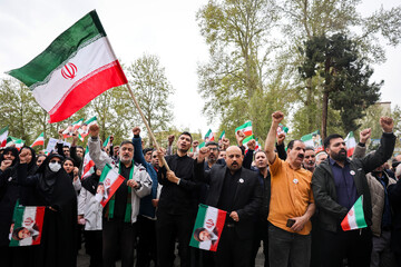 تجمع کادر سلامت در محکومیت حملات غیر انسانی آمریکایی _ صهیونی در مشهد