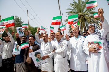 تجمع اعتراضی دانشگاهیان و کادر سلامت دانشگاه علوم پزشکی اهواز
