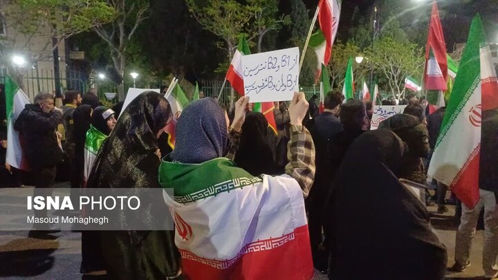 سی و ششمین عملیات خیابانی مردم سمنان/ از دختری با لباس رزم تا رژه خودرویی دهه نودی ها