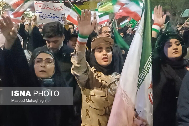 سی و ششمین عملیات خیابانی مردم سمنان/ از دختری با لباس رزم تا رژه خودرویی دهه نودی ها