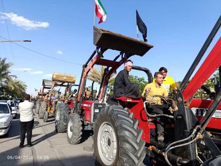شور حماسی در بافق؛ رژه تراکتورها نماد پیوند کشاورزان با آرمان‌های انقلاب