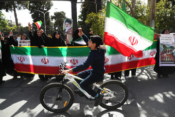 تشکیل زنجیره انسانی «جوانان برای فردای روشن» - شیراز
