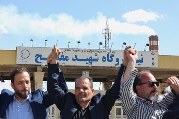 زنجیره انسانی مقابل نیروگاه مفتح همدان