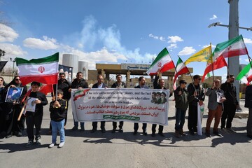 زنجیره انسانی مردم در نیروگاه مفتح همدان