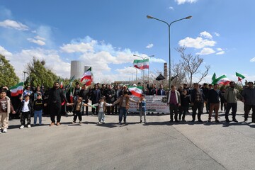 زنجیره انسانی مردم در نیروگاه مفتح همدان