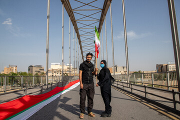 تشکیل زنجیره انسانی روی پل سفید اهواز