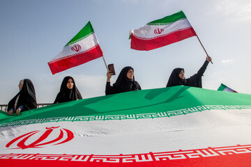 تشکیل زنجیره انسانی روی پل سفید اهواز