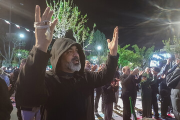 قرائت نماز و دعای استغاثه دسته جمعی مردم سمنان