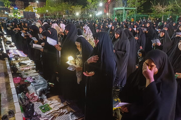قرائت نماز و دعای استغاثه دسته جمعی مردم سمنان