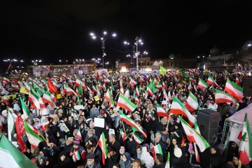 اجتماع شبانه مردم به مناسبت چهلم رهبر شهید و دختران میناب همدان