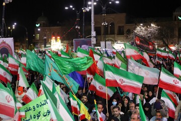 اجتماع شبانه مردم به مناسبت چهلم رهبر شهید و دختران میناب همدان