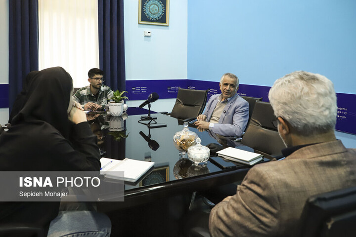 آموزش و تعلیم صرفا انتقال انفعالی مجموعهای از اطلاعات به دانشآموزان نیست
