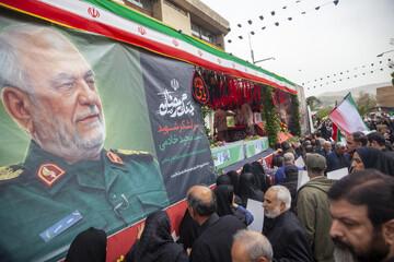 تشییع پیکر مطهر سرلشکر «مجید خادمی» و ۵ شهیدجنگ رمضان - شیراز