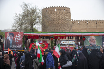 تشییع پیکر مطهر سرلشکر «مجید خادمی» و ۵ شهیدجنگ رمضان - شیراز