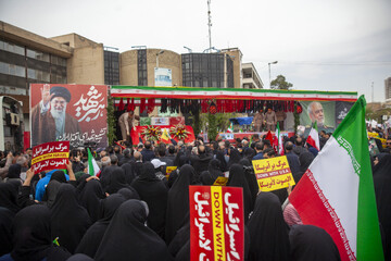 تشییع پیکر مطهر سرلشکر «مجید خادمی» و ۵ شهیدجنگ رمضان - شیراز