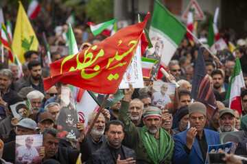 تشییع پیکر مطهر سرلشکر «مجید خادمی» و ۵ شهیدجنگ رمضان - شیراز
