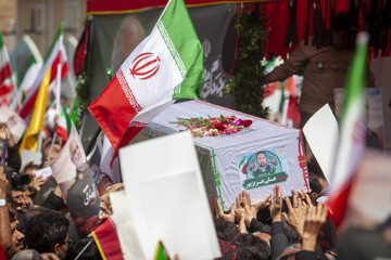 تشییع پیکر مطهر سرلشکر «مجید خادمی» و ۵ شهیدجنگ رمضان - شیراز