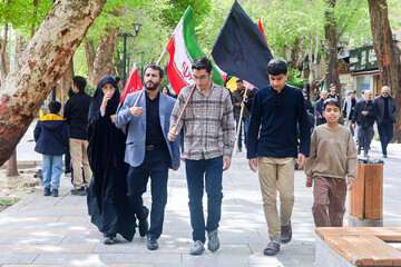 حضور خانوادگی در مراسم اربعین رهبر شهید انقلاب - اصفهان