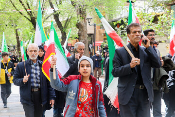 حضور خانوادگی در مراسم اربعین رهبر شهید انقلاب - اصفهان