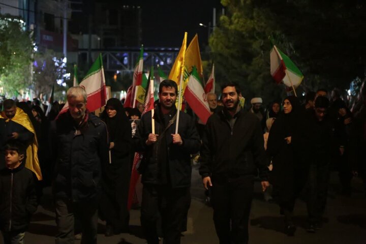 حضور خروشان قمی‌ها در شب اربعین رهبر شهید + ویدئو