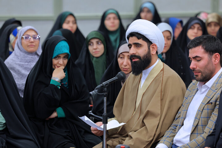 شعر «تو رستم تهمتنی، بزن که خوب می‌زنی» را چه کسی سروده؟