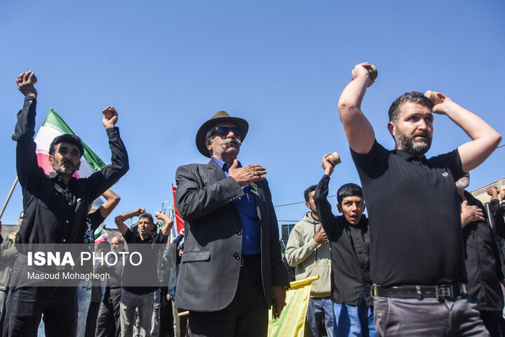 برگزاری آیین سنتی سنگ زنی مردم روستای اعلاء سمنان در اربعین رهبر شهید انقلاب