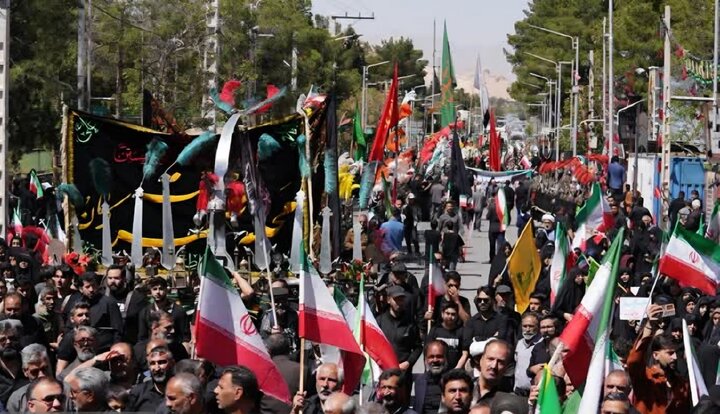 چهلمین روز شهادت امام شهید: اجماع دل‌ها و صداها در گلزار شهدای کرمان