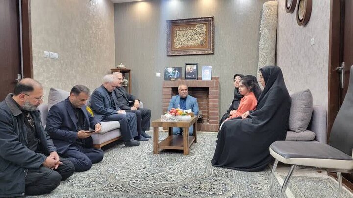 دیدار مشاور عالی بنیاد شهید کشور باخانواده شهدای ورامین