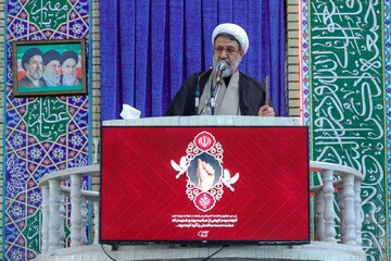 امام جمعه کرمان: ملت با وحدت و تبعیت از رهبری، سنگرهای پیروزی را حفظ کند