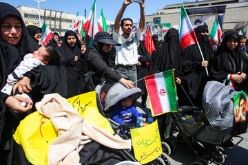 رژه کالسکه‌ سواران مشهد در اربعین رهبر شهید