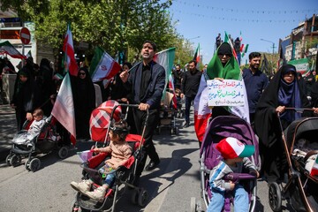 رژه کالسکه‌ سواران مشهد در اربعین رهبر شهید